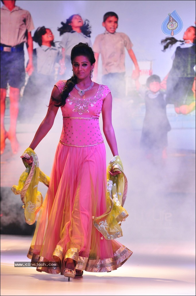 Priyamani Ramp Walk Photos - 25 / 40 photos