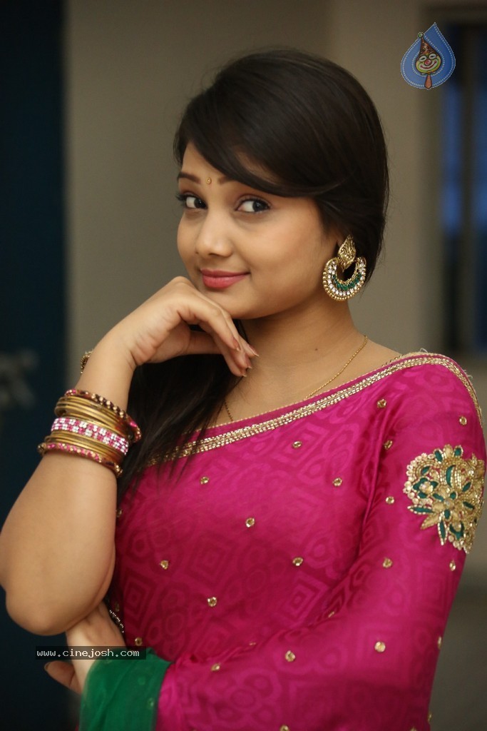 Priyanka Cute Stills - 98 / 152 photos