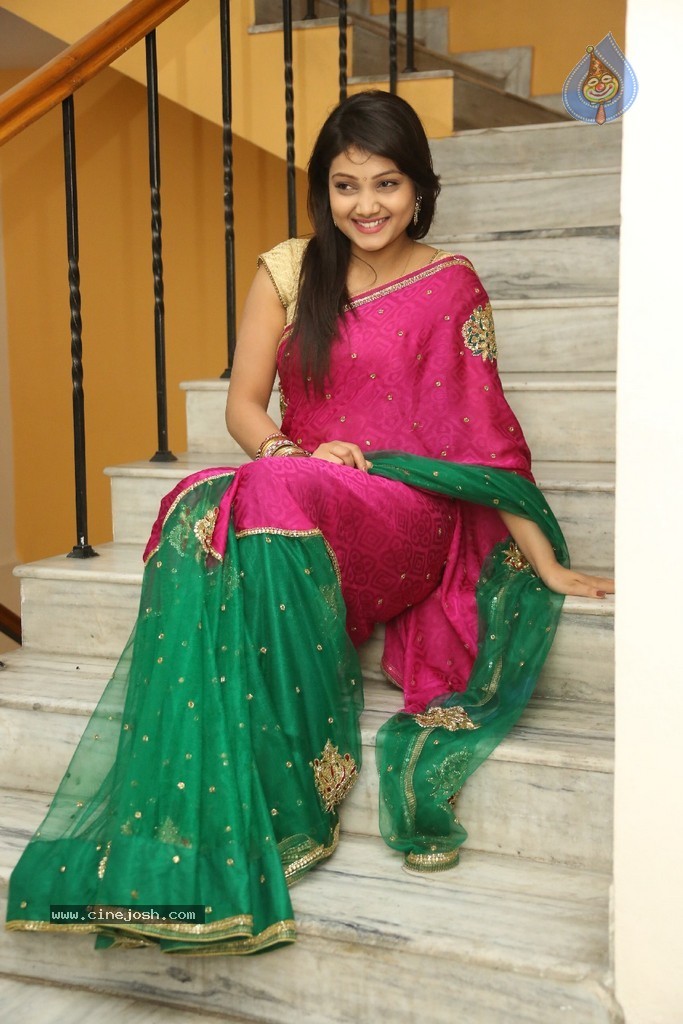Priyanka Cute Stills - 101 / 152 photos