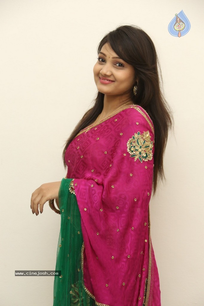 Priyanka Cute Stills - 104 / 152 photos