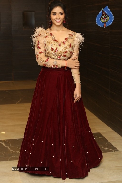 Priyanka Jawalkar at Taxiwala Pre Release - 1 / 17 photos