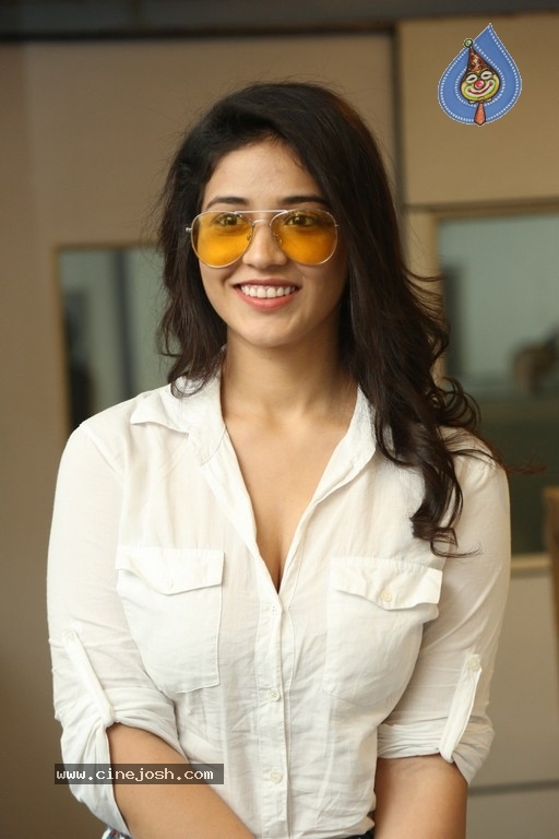 Priyanka Jawalkar New Images - 11 / 16 photos