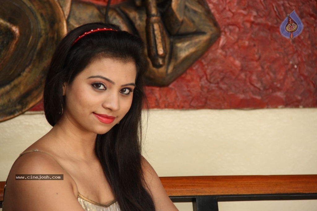 Priyanka Latest Hot Stills - 5 / 115 photos