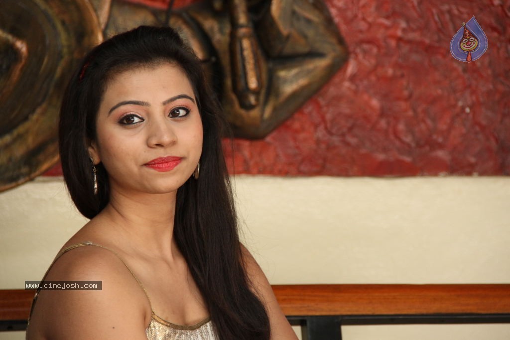 Priyanka Latest Hot Stills - 22 / 115 photos