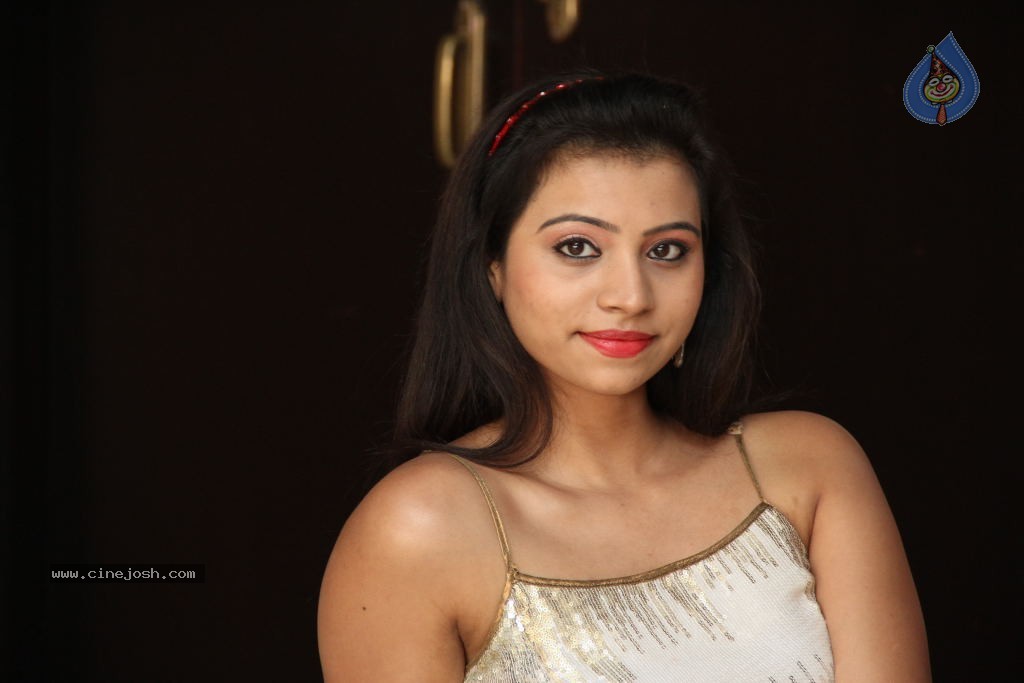 Priyanka Latest Hot Stills - 57 / 115 photos