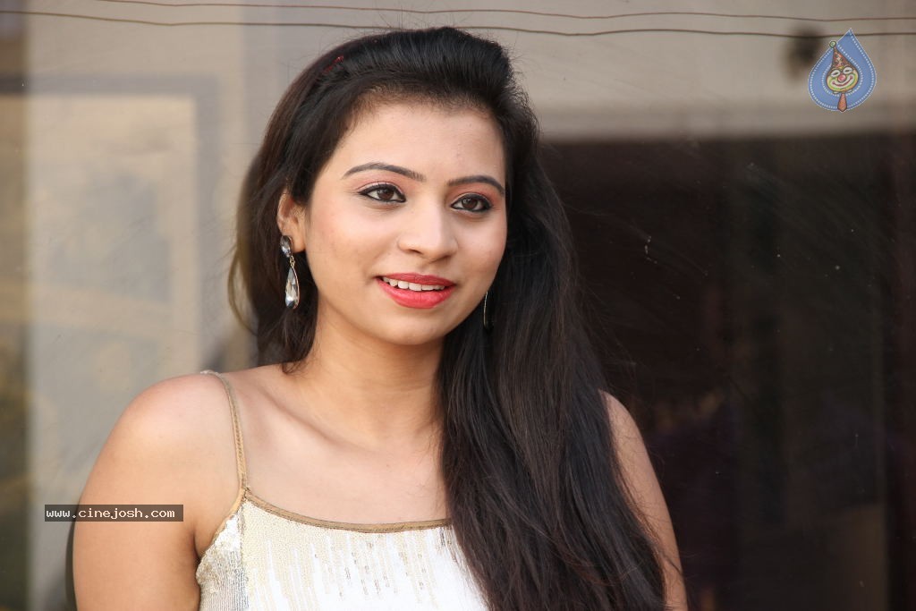 Priyanka Latest Hot Stills - 59 / 115 photos