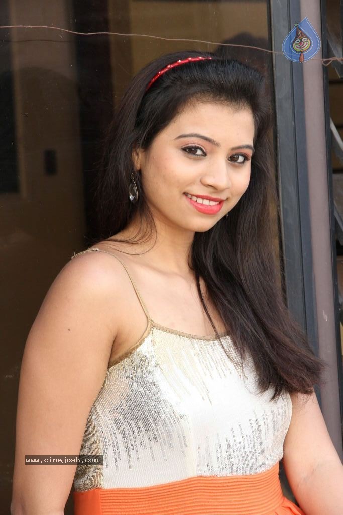 Priyanka Latest Hot Stills - 61 / 115 photos