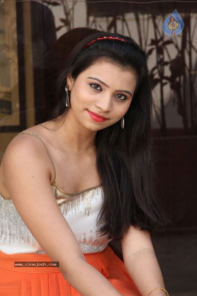 Priyanka Latest Hot Stills - 78 / 115 photos