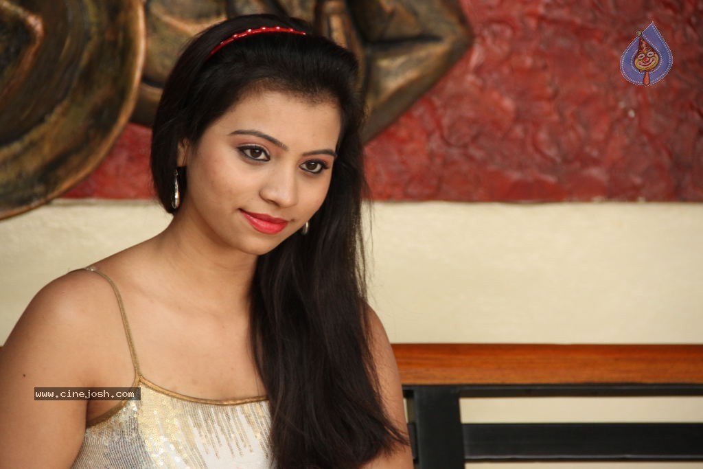 Priyanka Latest Hot Stills - 111 / 115 photos