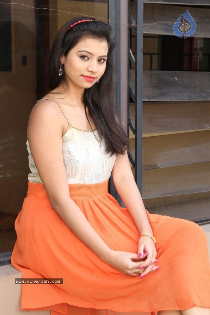 Priyanka Latest Hot Stills - 113 / 115 photos