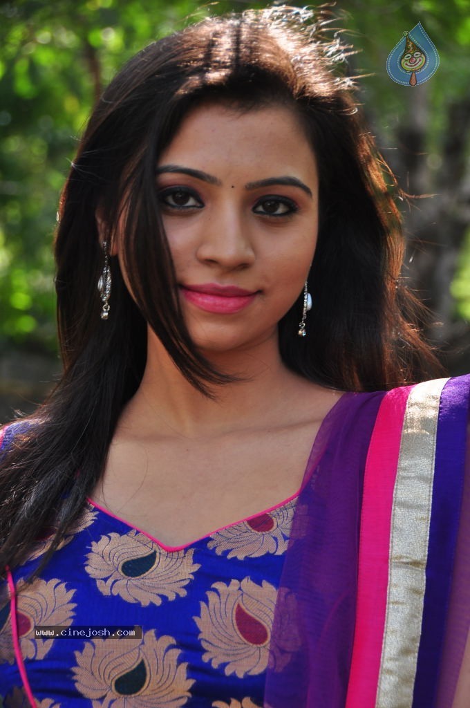 Priyanka New Hot Gallery - 100 / 116 photos