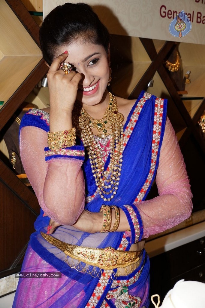 Priyanka New Pics - 12 / 39 photos