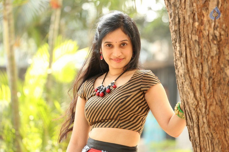 Priyanka Pallavi Latest Images - 15 / 53 photos