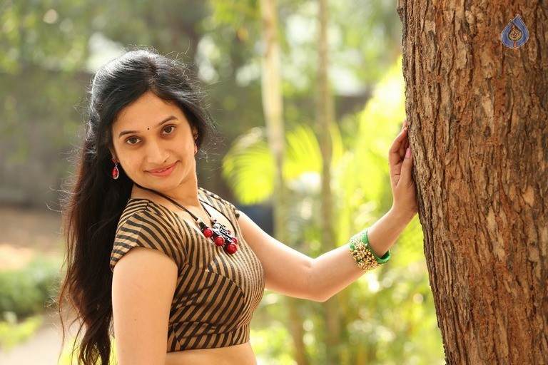 Priyanka Pallavi Latest Images - 29 / 53 photos