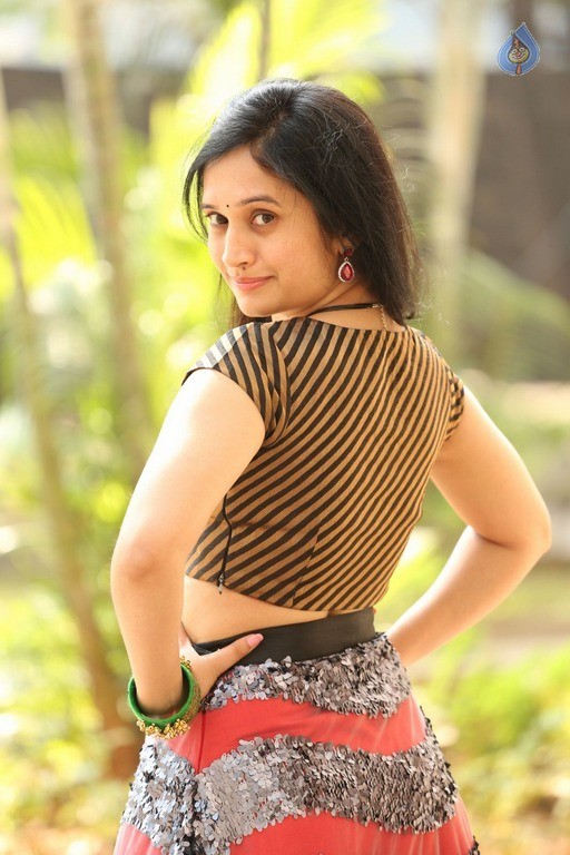 Priyanka Pallavi Latest Images - 32 / 53 photos