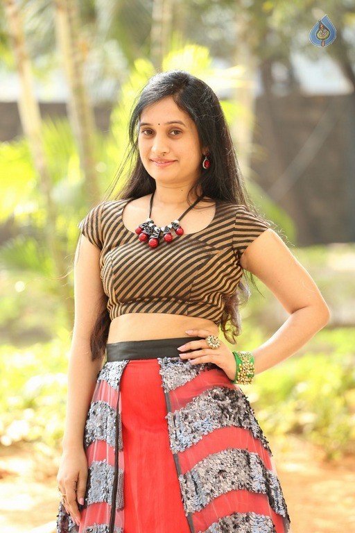 Priyanka Pallavi Latest Images - 34 / 53 photos