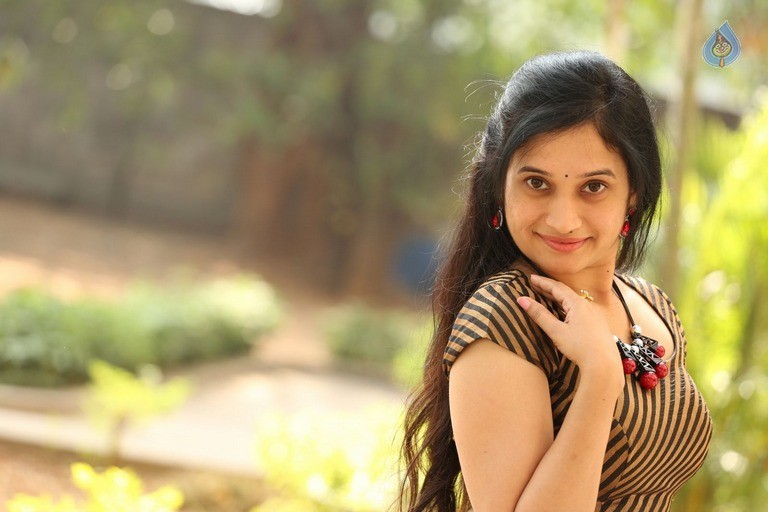 Priyanka Pallavi Latest Images - 36 / 53 photos