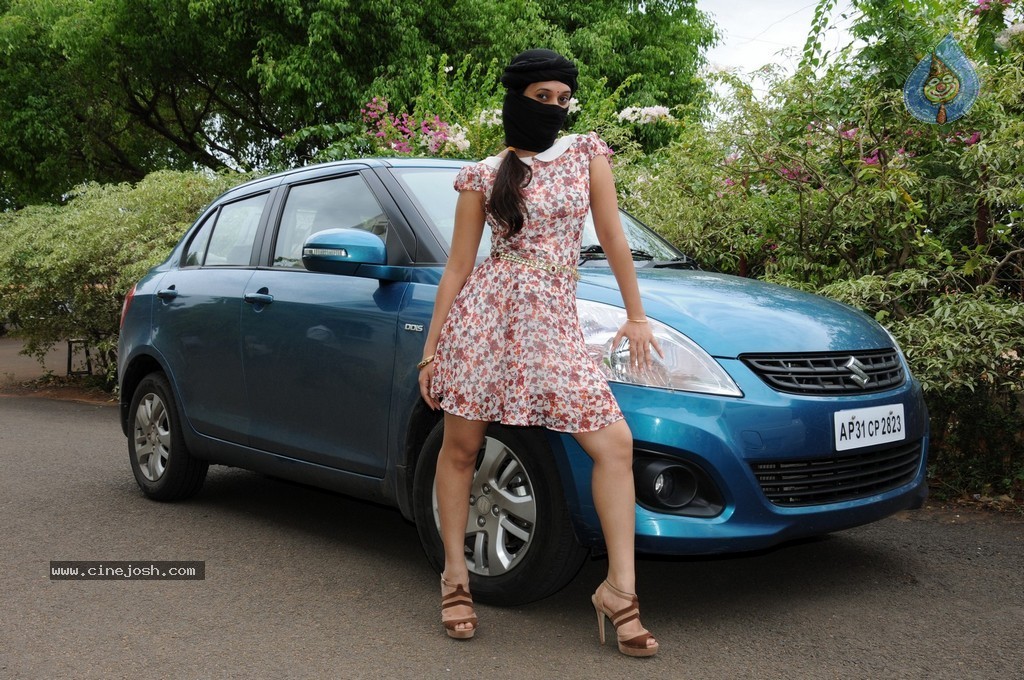 Priyanka Pallavi New Stills - 7 / 14 photos
