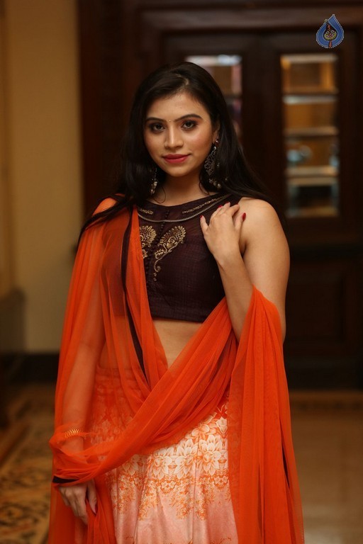 Priyanka Pics - 10 / 37 photos