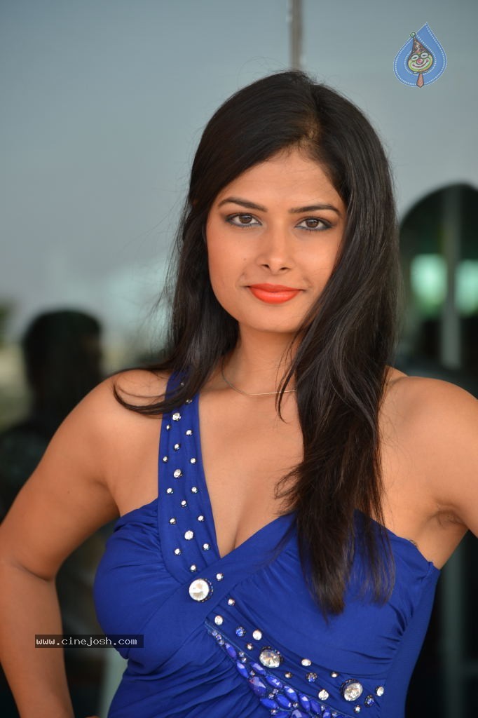 Priyanka Shah Hot Stills - 26 / 108 photos