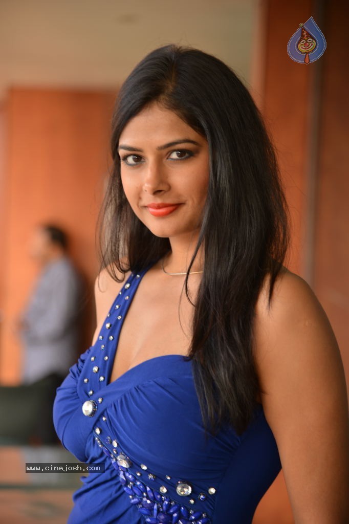 Priyanka Shah Hot Stills - 27 / 108 photos