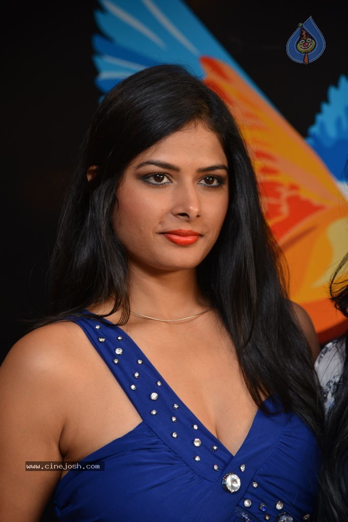 Priyanka Shah Hot Stills - 35 / 108 photos