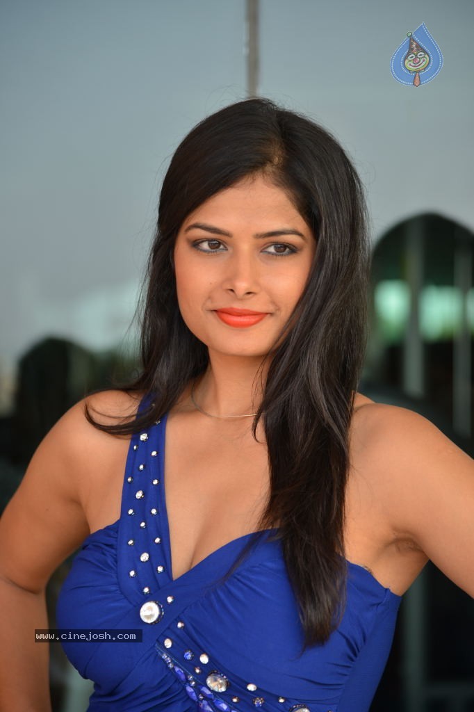 Priyanka Shah Hot Stills - 40 / 108 photos