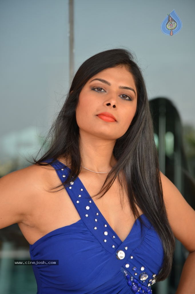 Priyanka Shah Hot Stills - 56 / 108 photos