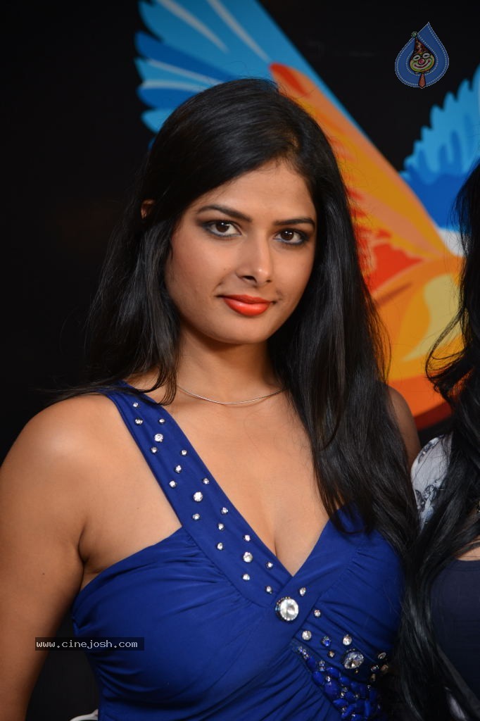 Priyanka Shah Hot Stills - 61 / 108 photos