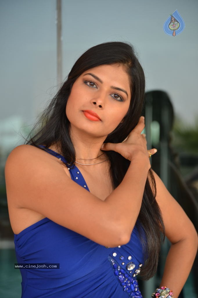 Priyanka Shah Hot Stills - 83 / 108 photos