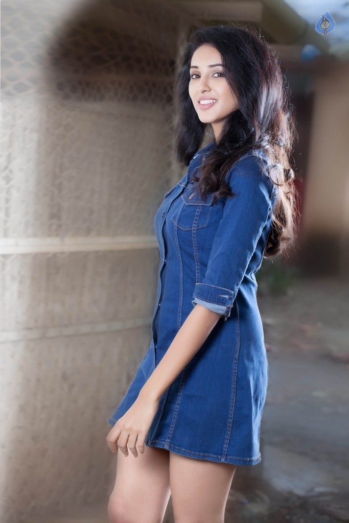 Priyashri New Photos - 13 / 17 photos