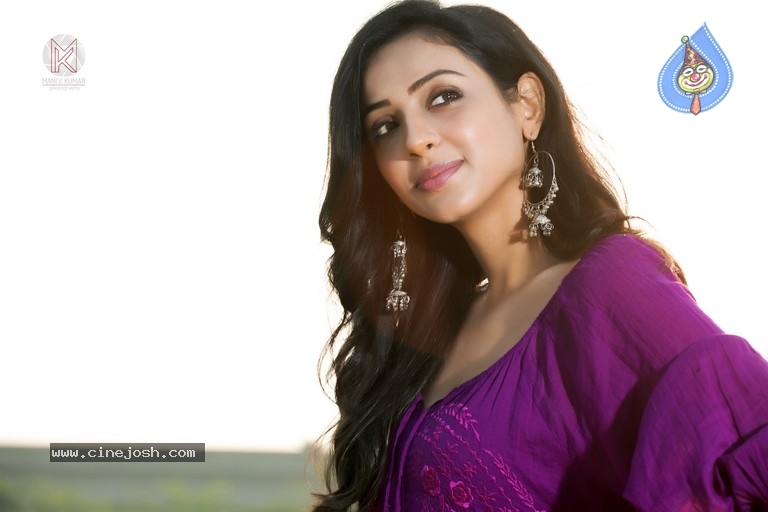 Priyashri Photoshoot Photos - 7 / 9 photos