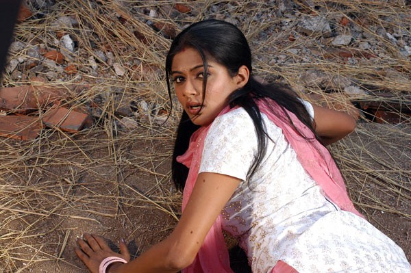 Priyamani - 32 / 50 photos