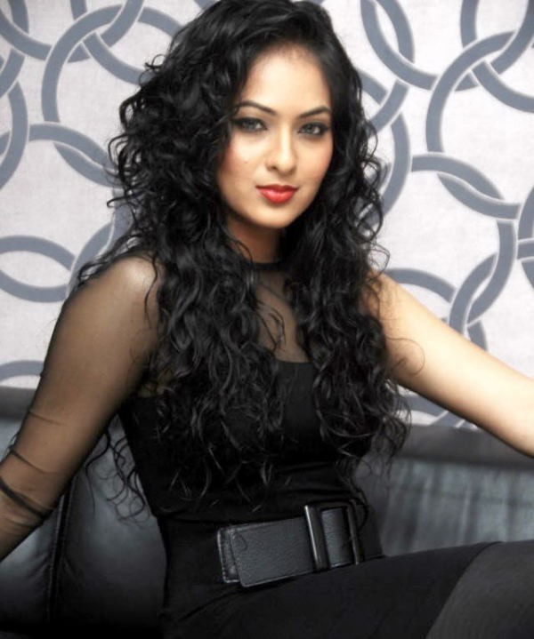 Puli Heroine Nikesha Patel Stills - 4 / 13 photos