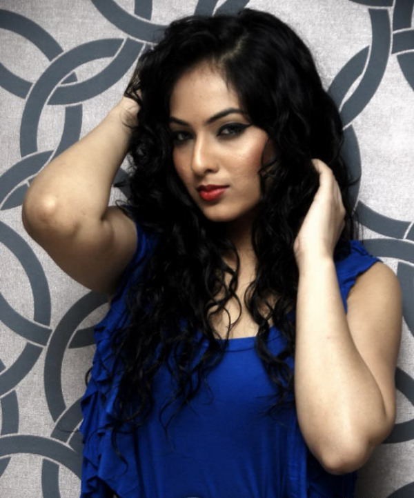 Puli Heroine Nikesha Patel Stills - 13 / 13 photos