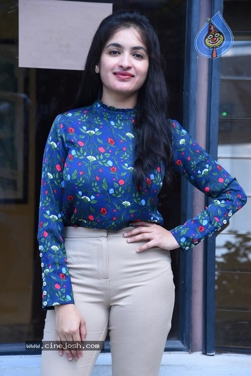 Pullamola Priya Stills - 6 / 20 photos