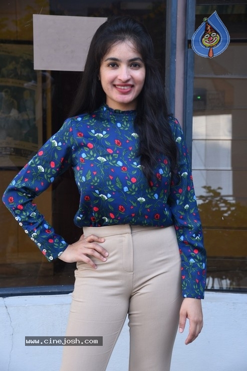 Pullamola Priya Stills - 8 / 20 photos