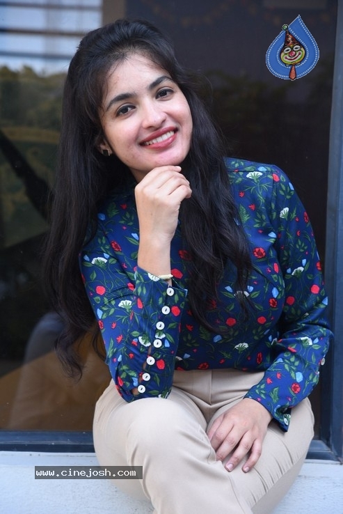 Pullamola Priya Stills - 11 / 20 photos