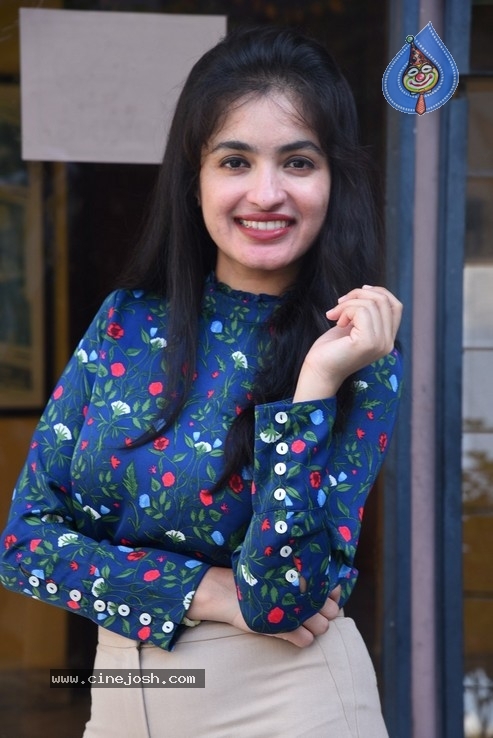 Pullamola Priya Stills - 13 / 20 photos