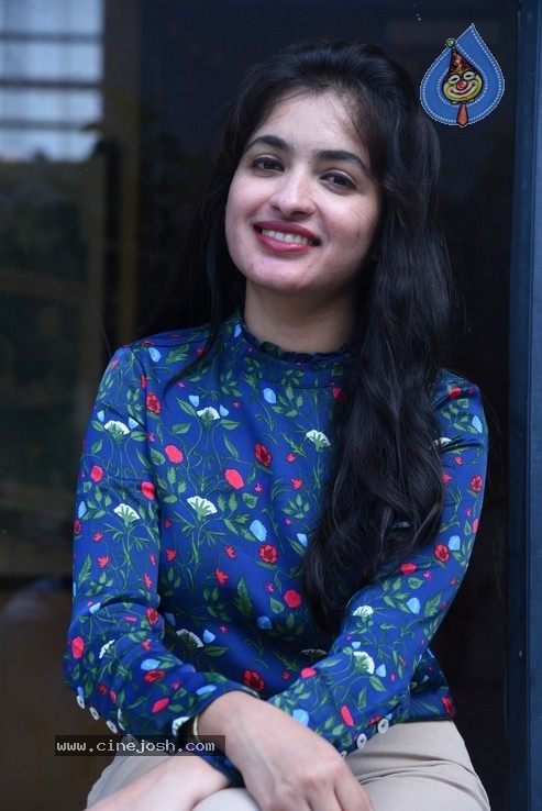 Pullamola Priya Stills - 19 / 20 photos