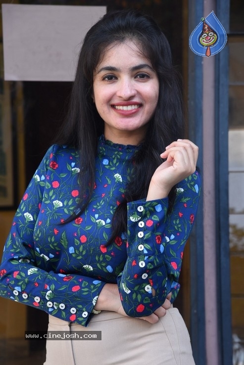 Pullamola Priya Stills - 20 / 20 photos