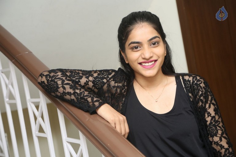 Punarnavi Bhupalam New Photos - 30 / 42 photos