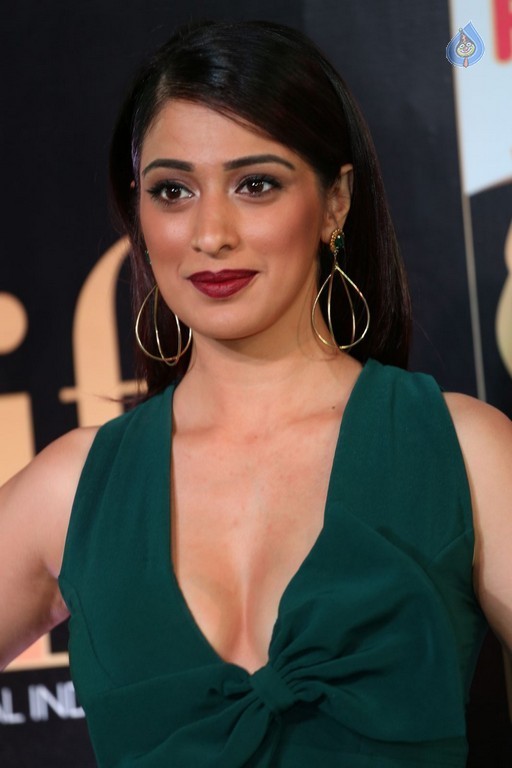Raai Laxmi at IIFA 2017 - 8 / 37 photos