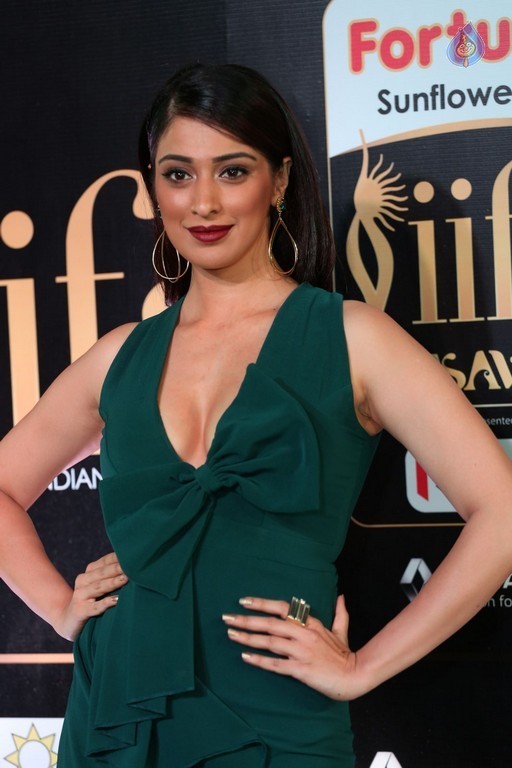 Raai Laxmi at IIFA 2017 - 11 / 37 photos