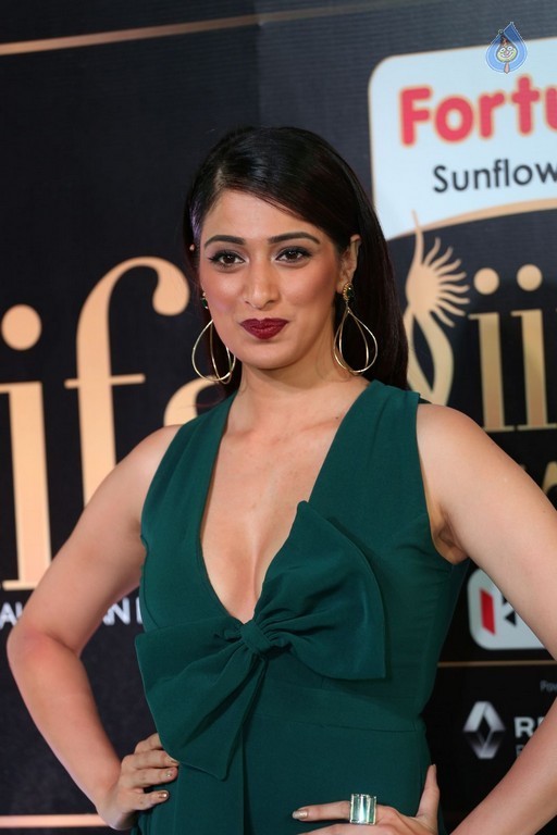 Raai Laxmi at IIFA 2017 - 28 / 37 photos