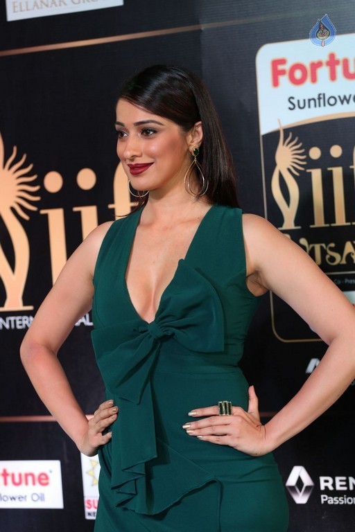 Raai Laxmi at IIFA 2017 - 36 / 37 photos
