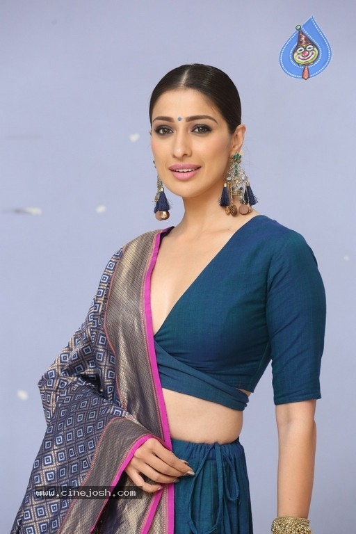 Raai Laxmi New Photos - 10 / 21 photos