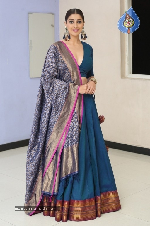 Raai Laxmi New Photos - 16 / 21 photos