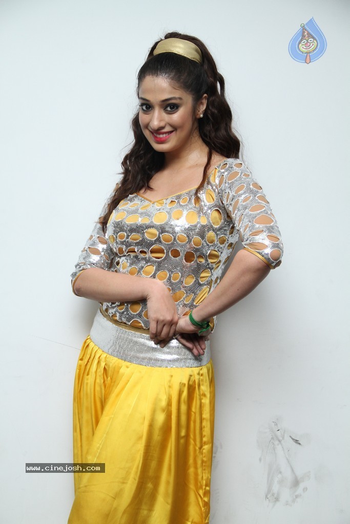 Raai Laxmi New Stills - 9 / 44 photos