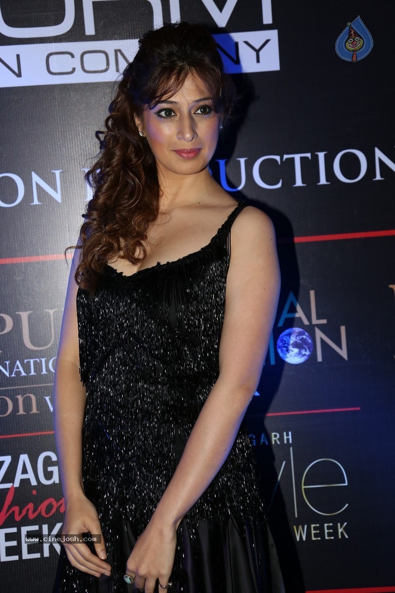 Raai Laxmi New Stills - 90 / 139 photos